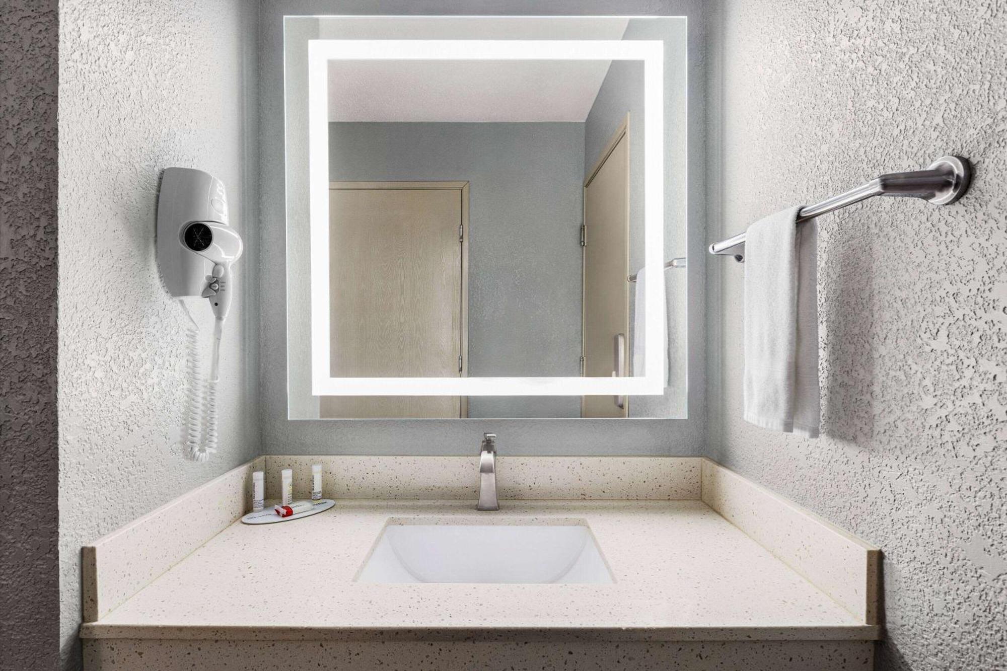 Americinn By Wyndham Williamsburg Luaran gambar