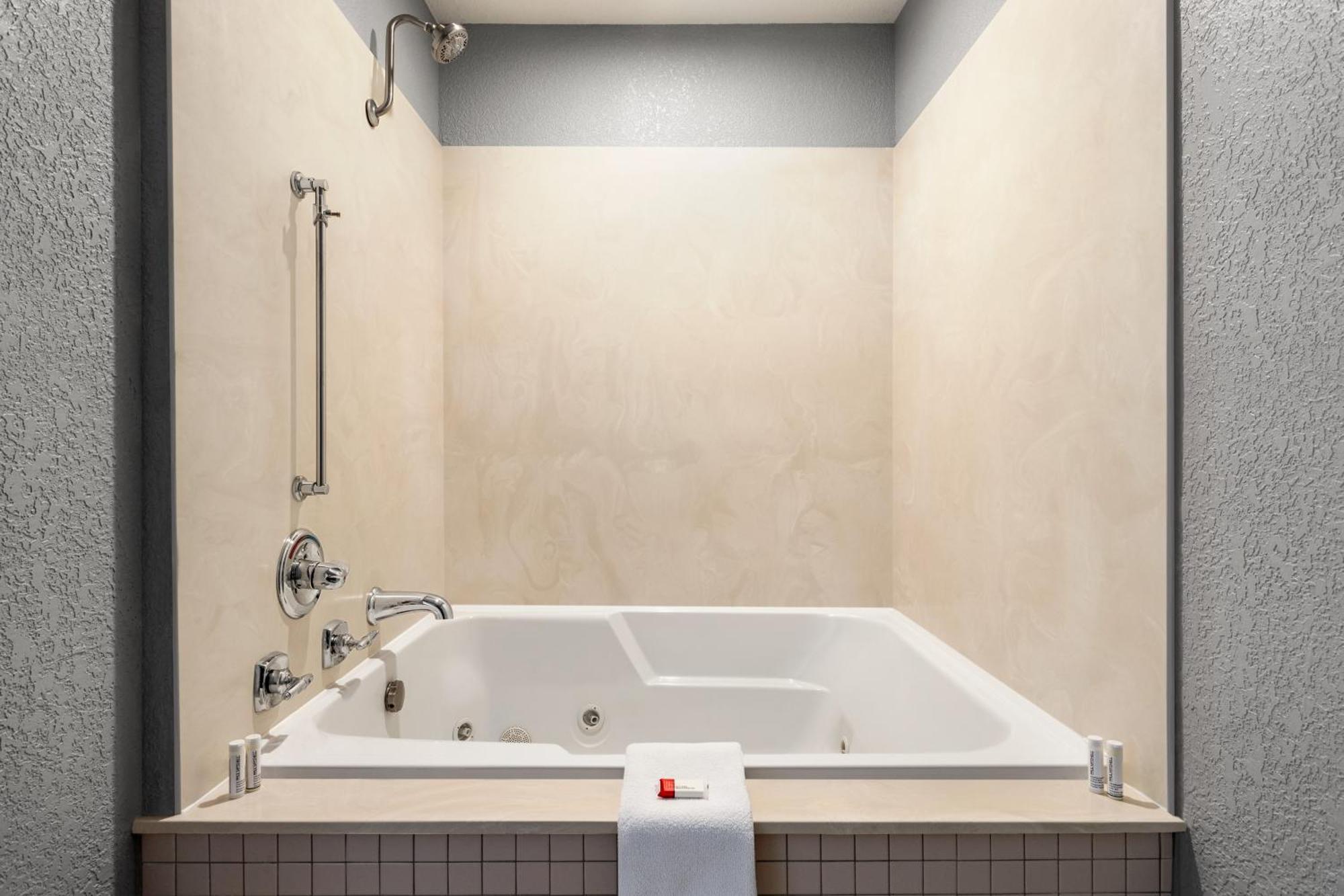 Americinn By Wyndham Williamsburg Luaran gambar